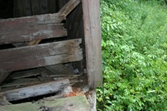 Note, that is a corner support behind the siding, that is no longer supporting anything!