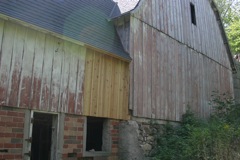 View from outside the barn, the side is installed!