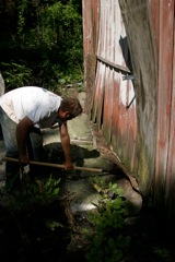 Some idiot nailed the barn to the concrete cover!  D'oh